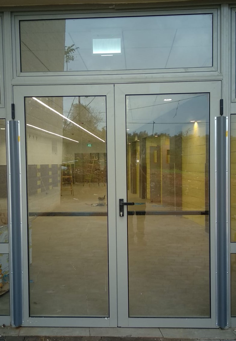 Read more about the article מגיני אצבעות לדלת כניסת משרדים- בטיחותי